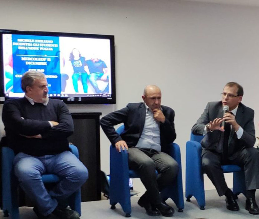 EMILIANO IN VISITA AGLI STUDENTI FUORISEDE ADISU DEL COLLEGIO �DELL�ANDRO� DI BARI